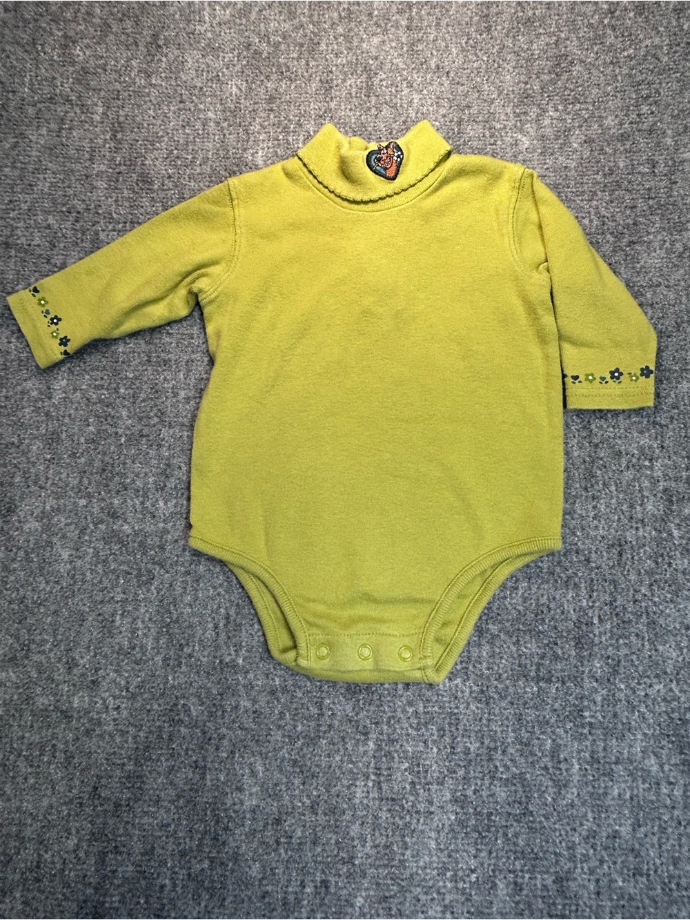 Warner Bros 1990’s Scobby Doo Infant Bodysuit EUC w/ embroidered ruffle collar